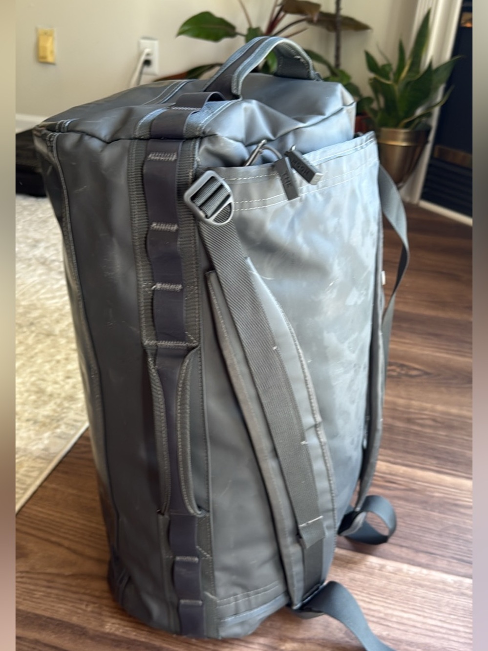 Baboon to the Moon Go-Bag Small 40L in Grey - Picture 4 of 6